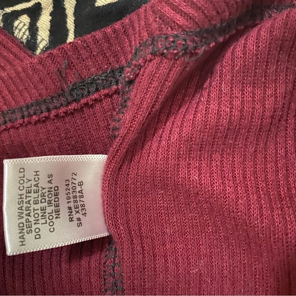 Boho Tribal Print Long Sleeve Top Burgundy Accent - Picture 9 of 9